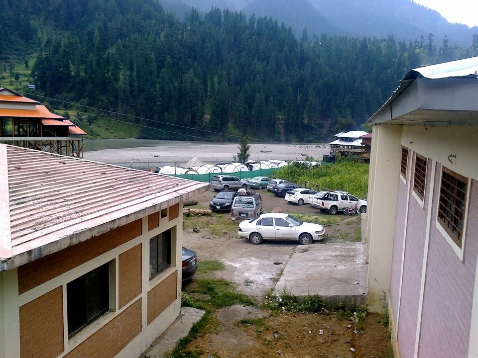 zoom-guest-house-sharda-neelum-valley-camping-river-side