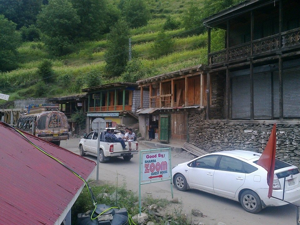 zoom-guest-house-sharda-neelum-valley-road-side